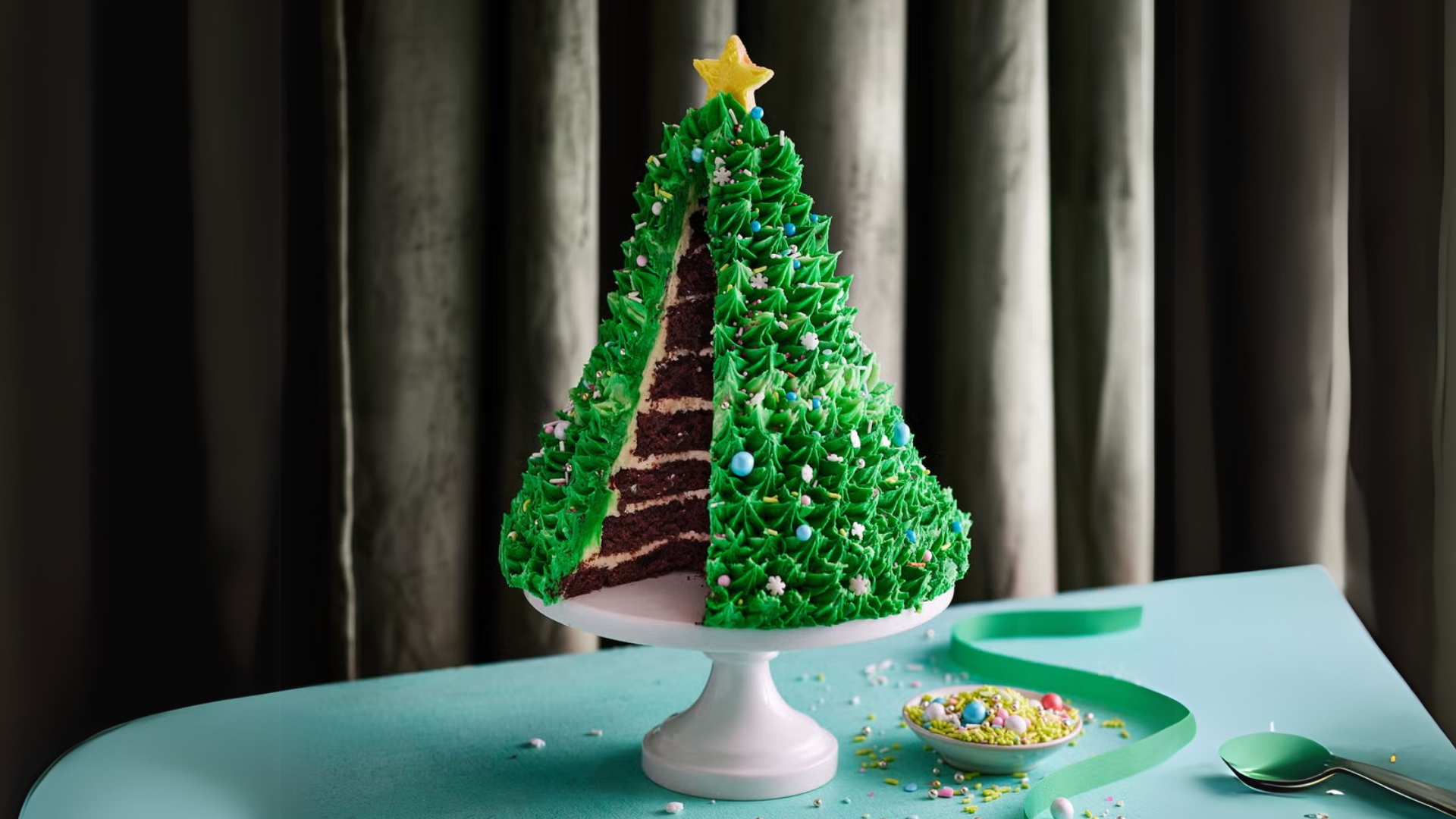 Christmas Tree Cake.png